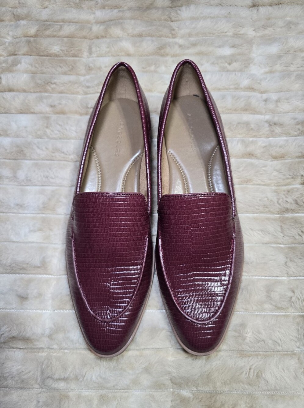 Aerosoles East Side Loafers Burgundy Lizard Embossed Slip-On Flat Shoes